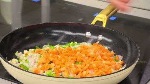 Sazona y cocina las hortalizas