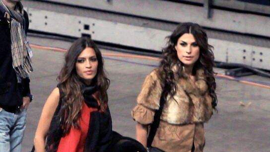 Raquel Perera y Sara Carbonero en un concierto