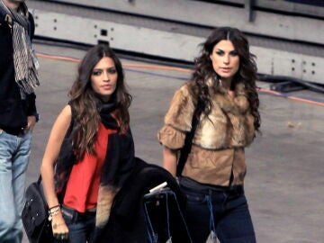 Raquel Perera y Sara Carbonero en un concierto