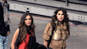 Raquel Perera y Sara Carbonero en un concierto