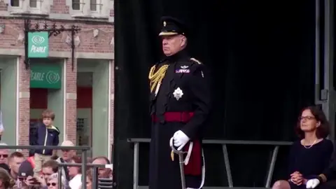 Príncipe Andrés Efemérides de hoy 13 de enero de 2026: Retiran los títulos al príncipe Andrés