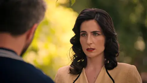 Avance del próximo capítulo de Sueños de libertad: El miedo lleva a Isabel a replantearse su declaración contra Gabriel Avance del próximo capítulo de Sueños de libertad: El miedo lleva a Isabel a replantearse su declaración contra Gabriel