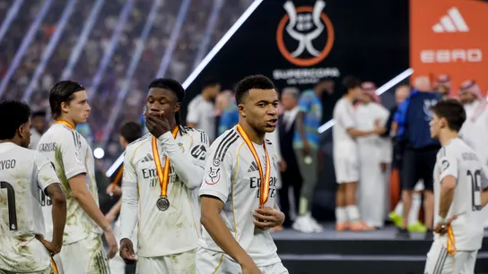 Kylian Mbappé tras la entrega de medallas en Yeda Kylian Mbappé tras la entrega de medallas en Yeda