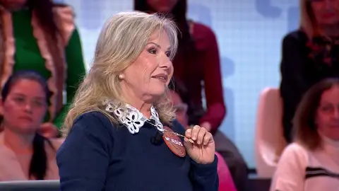 El secreto del colgante que María Jesús y su acordeón luce en Pasapalabra: “Me lo regaló mi padre” El secreto del colgante que María Jesús y su acordeón luce en Pasapalabra: “Me lo regaló mi padre”