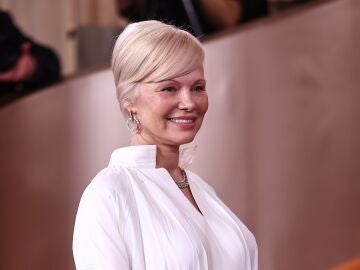 Pamela Anderson en los Globos de Oro 2026