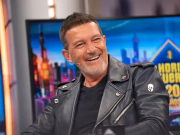 El día que detuvieron a Antonio Banderas por una obra de teatro: "Nos tiraron al suelo y nos esposaron" El día que detuvieron a Antonio Banderas por una obra de teatro: "Nos tiraron al suelo y nos esposaron"