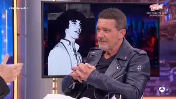 El día que detuvieron a Antonio Banderas por una obra de teatro: "Nos tiraron al suelo y nos esposaron" El día que detuvieron a Antonio Banderas por una obra de teatro: "Nos tiraron al suelo y nos esposaron"