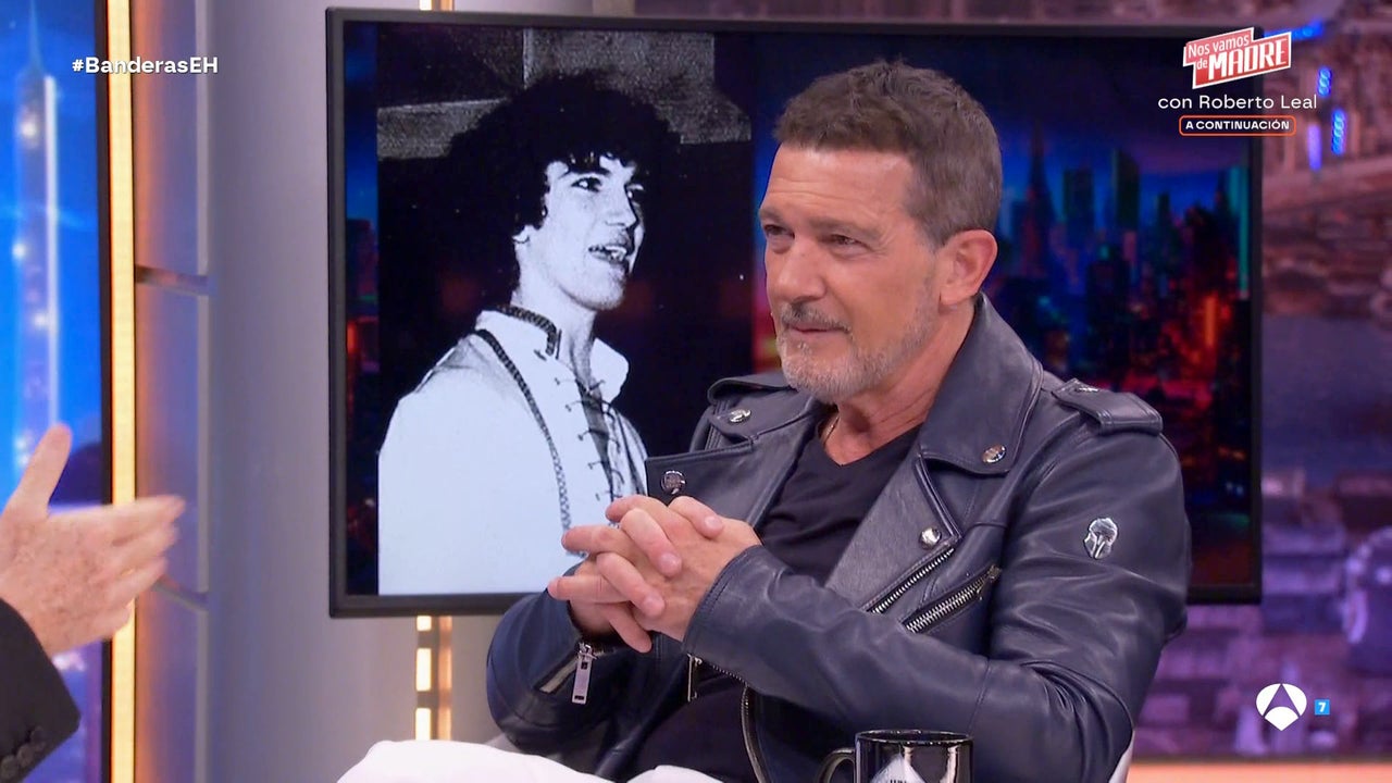 El día que detuvieron a Antonio Banderas por una obra de teatro: "Nos tiraron al suelo y nos esposaron" El día que detuvieron a Antonio Banderas por una obra de teatro: "Nos tiraron al suelo y nos esposaron"