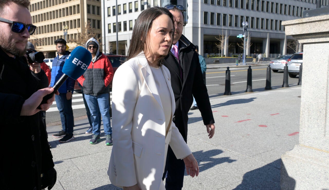 La l&iacute;der opositora venezolana y Premio Nobel de la Paz, Mar&iacute;a Corina Machado, llega a la Casa Blanca este jueves