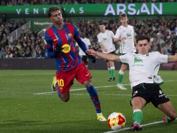 Lamine Yamal en el partido ante el Racing de Santander