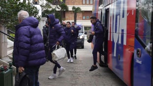 Los jugadores del Barcelona a su llegada al Hotel Real de Santander