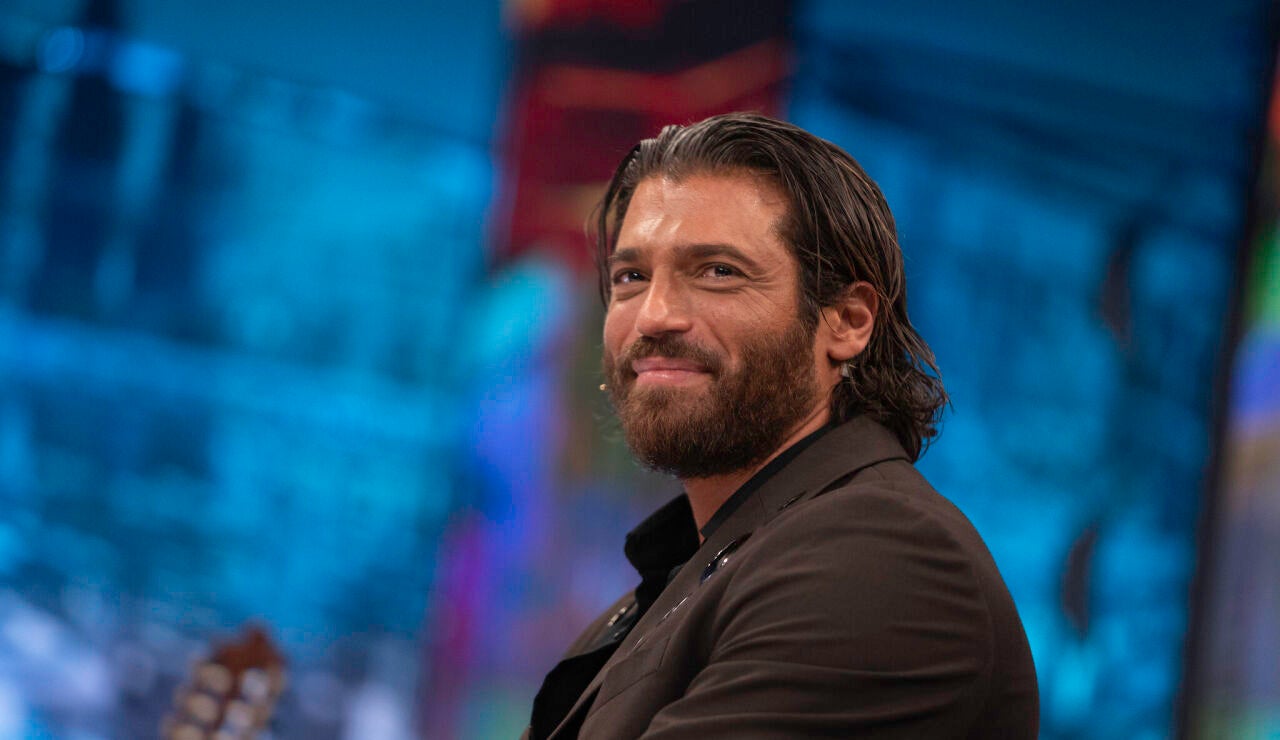 Can Yaman revela si le resultan m&aacute;s dif&iacute;ciles las escenas de acci&oacute;n o de amor: "Tengo mucho entrenamiento"