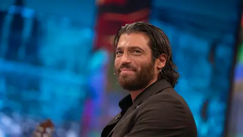 Can Yaman revela si le resultan más difíciles las escenas de acción o de amor: "Tengo mucho entrenamiento" Can Yaman revela si le resultan más difíciles las escenas de acción o de amor: "Tengo mucho entrenamiento"