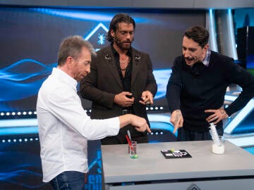 &iquest;Magia o Ciencia? Marron deja a Can Yaman sin palabras con un laberinto de leche