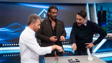 &iquest;Magia o Ciencia? Marron deja a Can Yaman sin palabras con un laberinto de leche