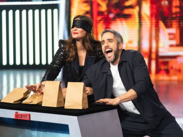 Nuria Roca protagoniza un espectacular truco de mentalismo con Roberto Leal: &ldquo;Tu integridad f&iacute;sica va a estar en peligro&rdquo; 