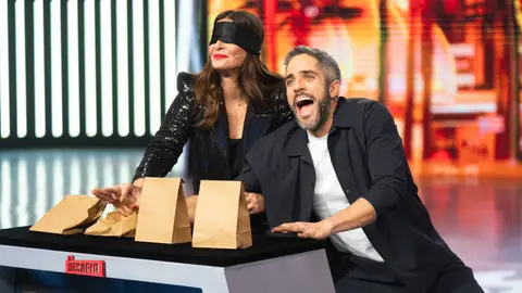 Nuria Roca protagoniza un espectacular truco de mentalismo con Roberto Leal: “Tu integridad física va a estar en peligro” Nuria Roca protagoniza un espectacular truco de mentalismo con Roberto Leal: “Tu integridad física va a estar en peligro”