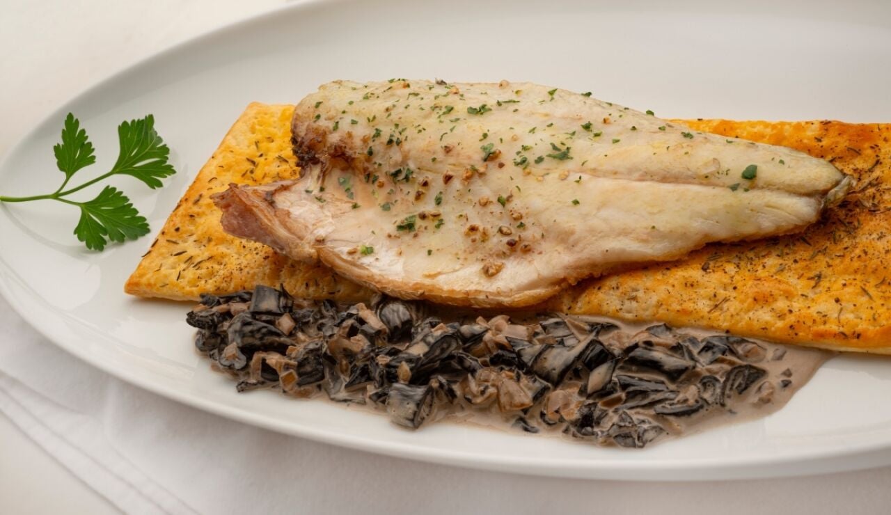 Receta de lubina asada con setas, de Karlos Argui&ntilde;ano: "Yo la he hecho en solo 20 minutos"
