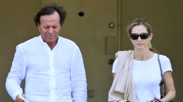 Julio Iglesias y Miranda Rijnsburger en 2009