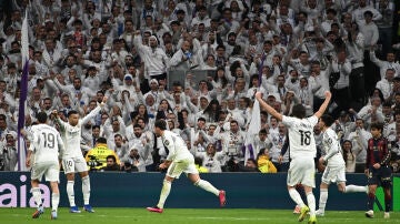 Los jugadores del Real Madrid celebran un gol ante el Levante