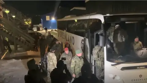 Militares llegando a Groenlandia Militares llegando a Groenlandia