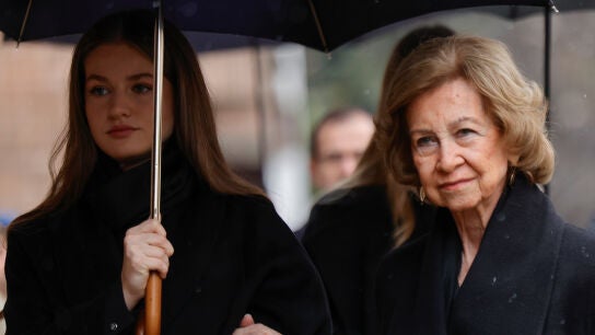 La princesa Leonor y la reina Sof&iacute;a en el entierro de Irene de Grecia