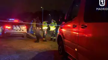 Un hombre apuñala en el cuello a su expareja en el barrio de Usera, Madrid Un hombre apuñala en el cuello a su expareja en el barrio de Usera, Madrid