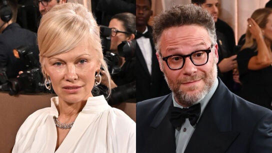 Pamela Anderson y Seth Rogen en los Globos de Oro