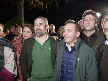 El presidente de VOX, Santiago Abascal y el candidato a la Presidencia de Extremadura, &Oacute;scar Fern&aacute;ndez Calle 