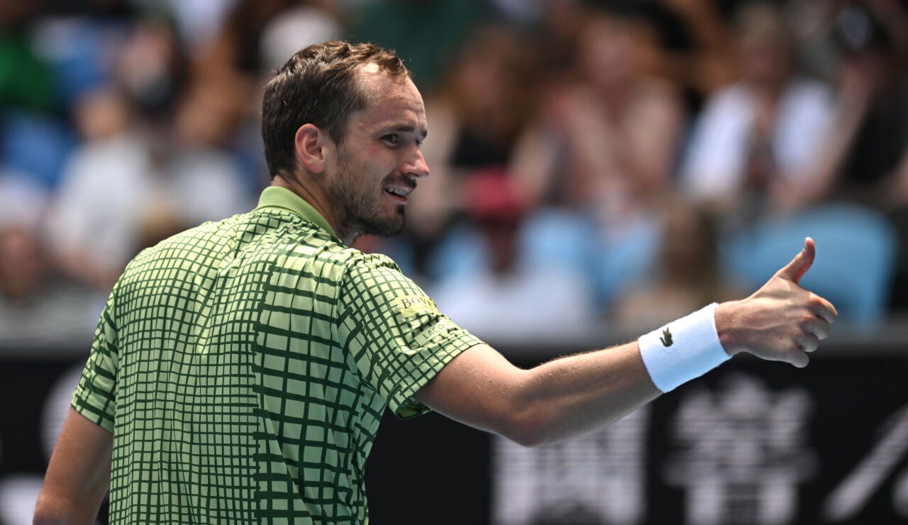 Daniil Medvedev celebra un punto en su estreno en el Open de Australia