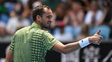Daniil Medvedev celebra un punto en su estreno en el Open de Australia