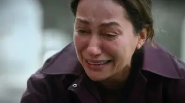 Naz confiesa su gran mentira ante la tumba del bebé: “Tenía miedo a quedarme sola” Naz confiesa su gran mentira ante la tumba del bebé: “Tenía miedo a quedarme sola”