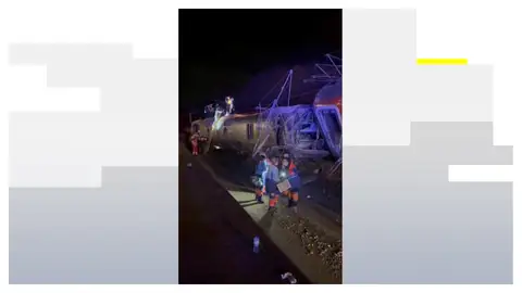 El testimonio de un pasajero del descarrilamiento de trenes en Adamuz, Córdoba: "Muchas personas esparcidas por el vagón" Antena3 Noticias