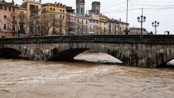 Imagen que refleja la crecida del r&iacute;o Onyar