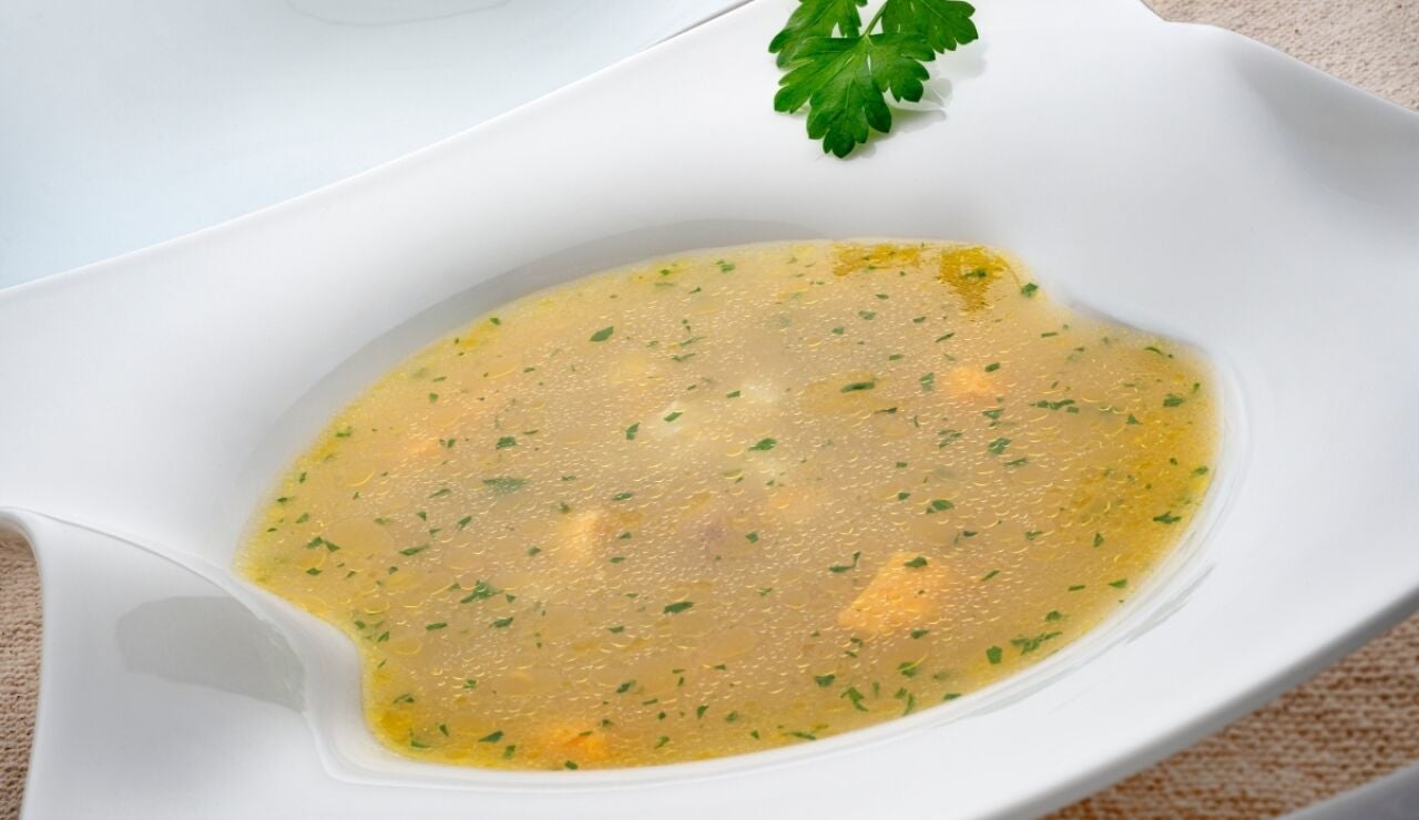 Sopa de pollo con estrellitas y tapioca