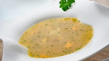 Sopa de pollo con estrellitas y tapioca Sopa de pollo con estrellitas y tapioca