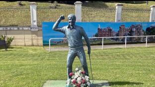 Imagen de archivo de la estatua de Severiano Ballesteros en Pedre&ntilde;a