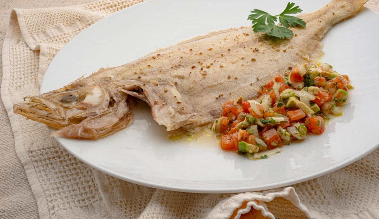 Cocina rápida con Karlos Arguiñano: receta de gallo asado con salsa pico de gallo ¡en 10 minutos!