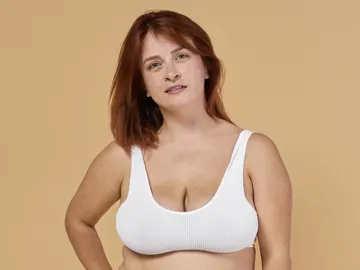 Mujer en sujetador Mujer en sujetador