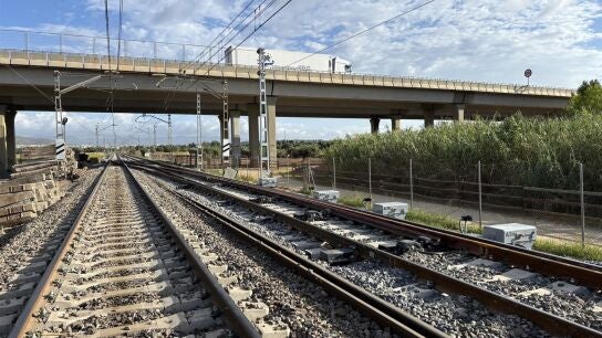 Adif vuelve a reducir la velocidad m&aacute;xima a 160 km/h en la l&iacute;nea Madrid-Barcelona tras quejas de maquinistas