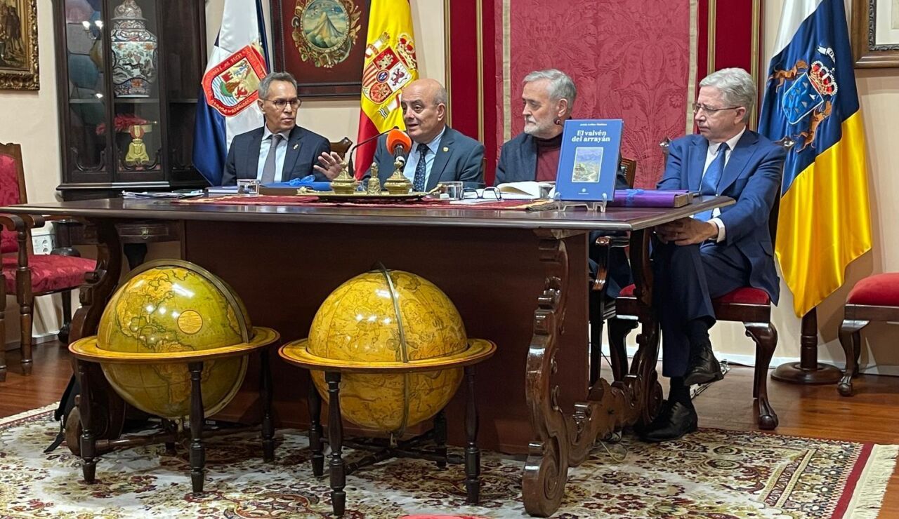 'El vaiv&eacute;n del Array&aacute;n', la nueva novela de Juli&aacute;n Arribas