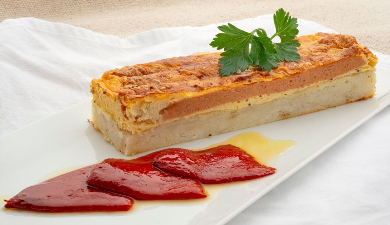 Pastel de patata y salchichas, de Karlos Argui&ntilde;ano: "No tiene ninguna dificultad y es sorprendente"