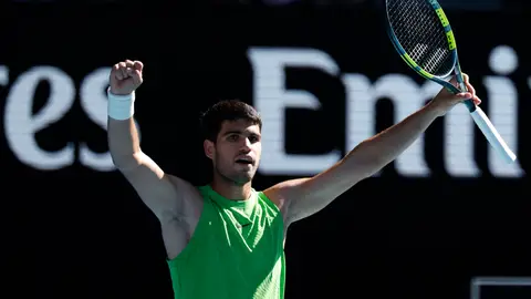 Carlos Alcaraz celebra su victoria ante Yannick Hanfmann en el Open de Australia Carlos Alcaraz celebra su victoria ante Yannick Hanfmann en el Open de Australia