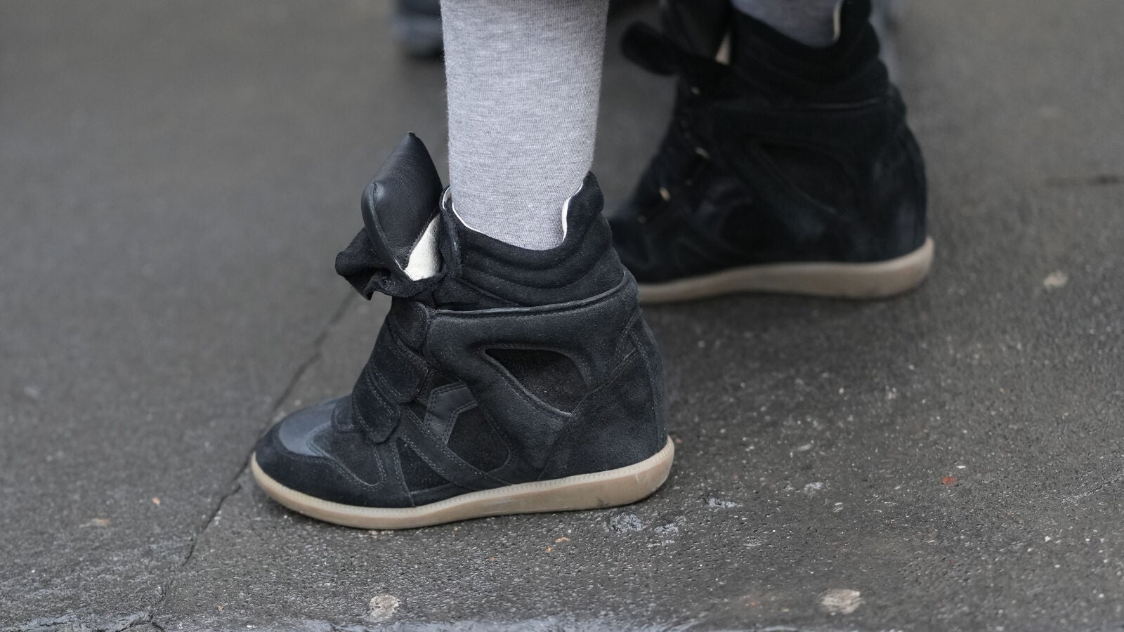 Tras 10 años en el armario, las zapatillas Bekett de Isabel Marant vuelven a nuestros looks