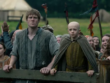 Peter Claffey y Dexter Sol Ansell como Ser Duncan y Egg Peter Claffey y Dexter Sol Ansell como Ser Duncan y Egg