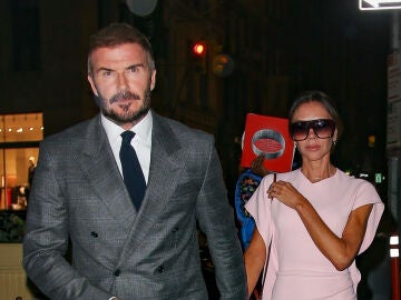 David y Victoria Beckham por la calle
