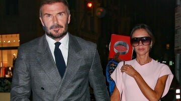 David y Victoria Beckham por la calle