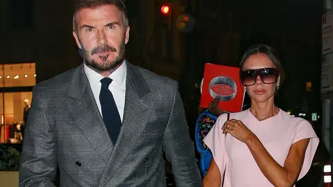 David y Victoria Beckham por la calle David y Victoria Beckham por la calle