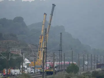 Trabajos de rescate en Adamuz Trabajos de rescate en Adamuz