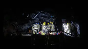 Mossos inicia la investigación en la "zona 0" del descarrilamiento del tren de Gelida para conocer las causas Mossos inicia la investigación en la "zona 0" del descarrilamiento del tren de Gelida para conocer las causas